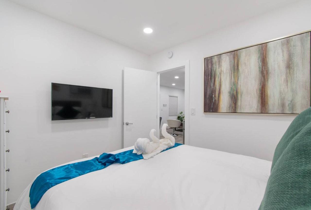 Newly Renovated 1 Bedroom Apt Designer Unit # 3 Dania Beach Exterior photo