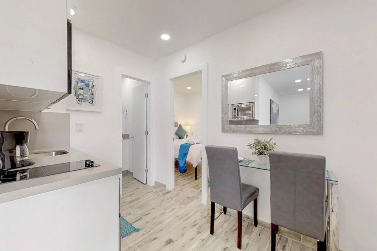 Newly Renovated 1 Bedroom Apt Designer Unit # 3 Dania Beach Exterior photo